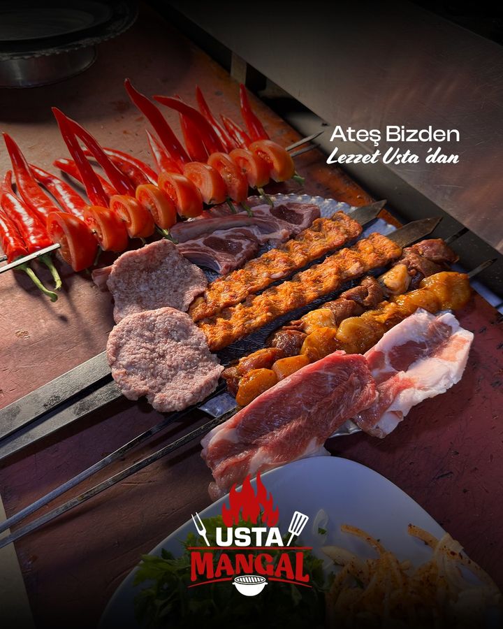 Izgarada kuzu pirzola, köfte ve kebap şişleri